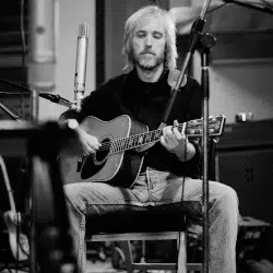 Tom Petty a AKG C12; foto: Robert Sebree